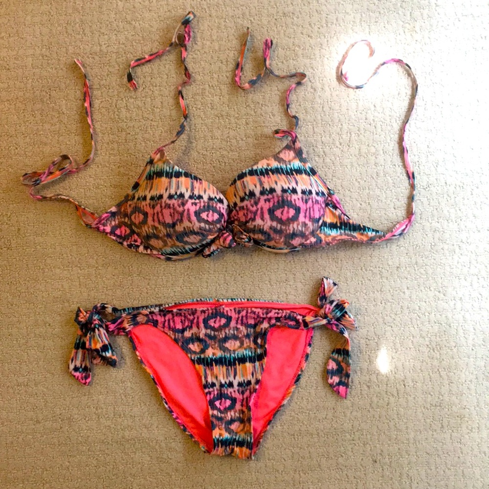 Bikini Set - Picture 3 of 12